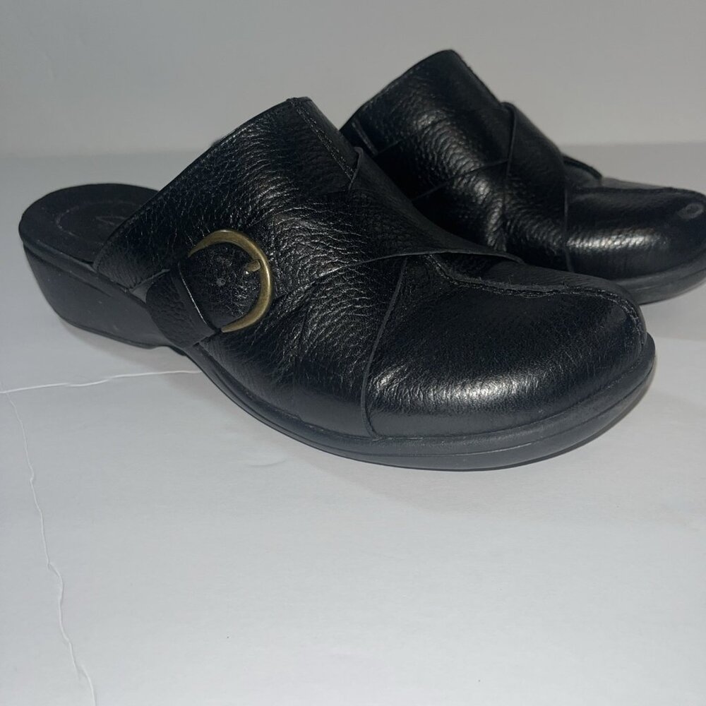 Clarks Womens  Size 8.5M Black Leather Slip-On Mules shoes Pre Owned